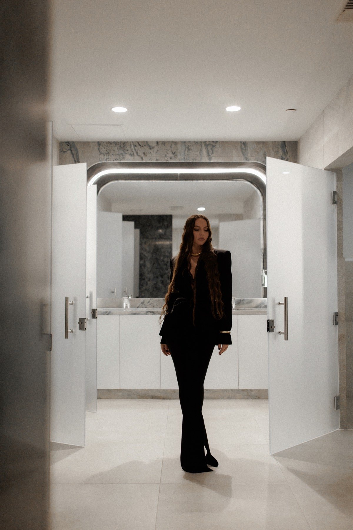 Maryna Chebunina — personal stylist
